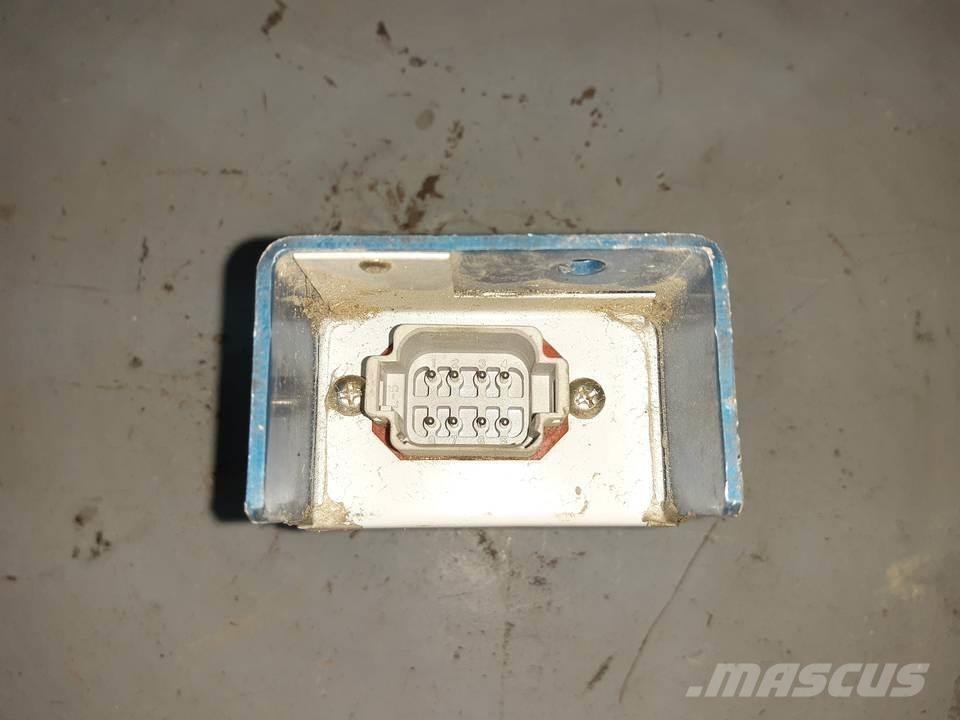 CAT M313C Kabine i unutrašnjost