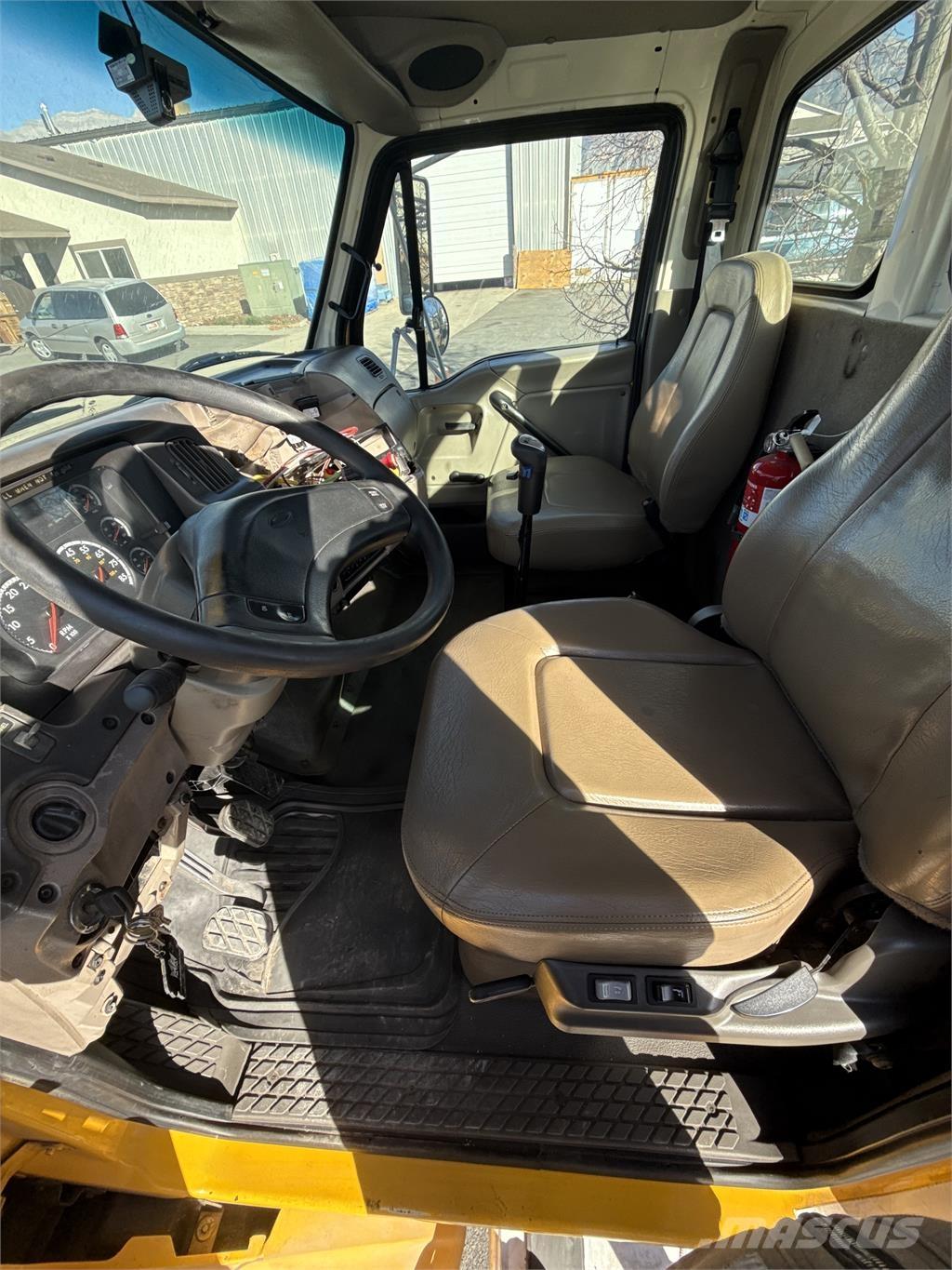 National 1400H Kamioni sa kranom