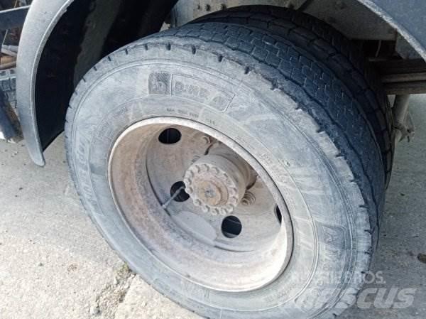Avia D90 Rol kiper kamioni s kukama za dizanje
