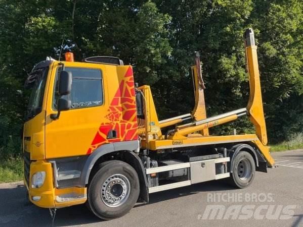 DAF CF 370 Rol kiper kamioni s kukama za dizanje
