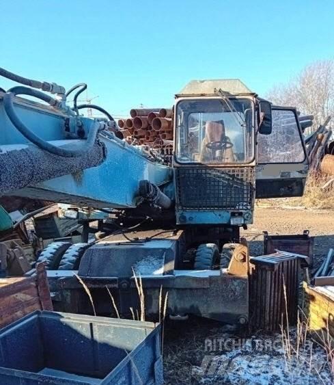 Fuchs 713 Bageri za manipuliranje materijalom / otpadom