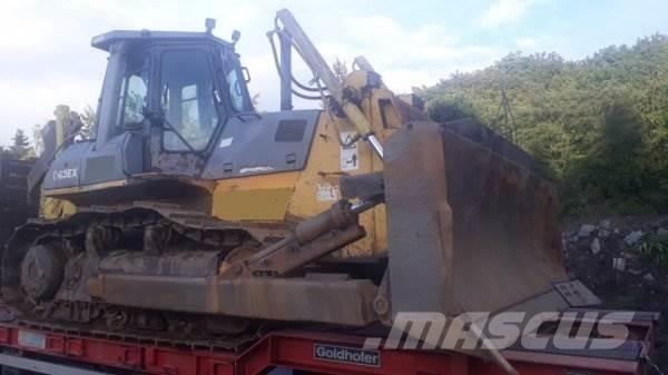 Komatsu D65 EX-12 Buldožeri gusjeničari