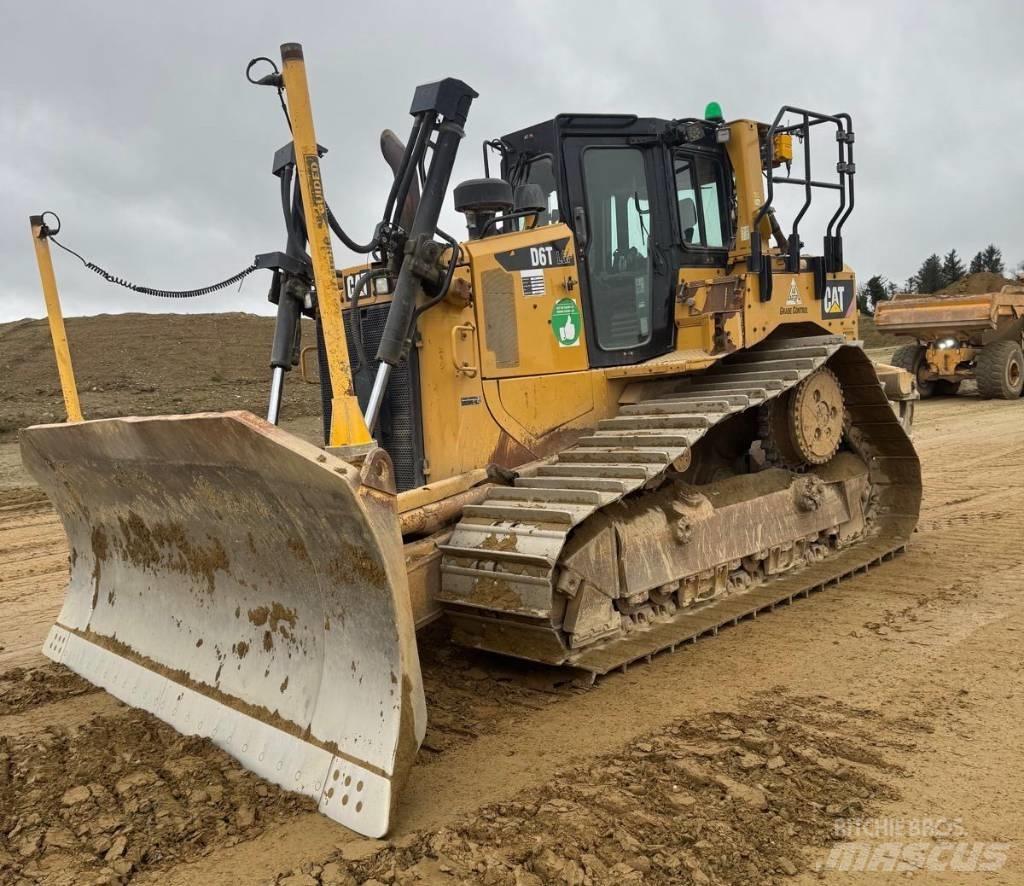 CAT D 6 T LGP Buldožeri gusjeničari