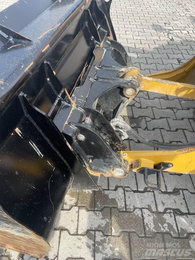 CAT 906 M Utovarivači na kotačima