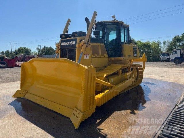 Komatsu D65EX-18 Buldožeri gusjeničari