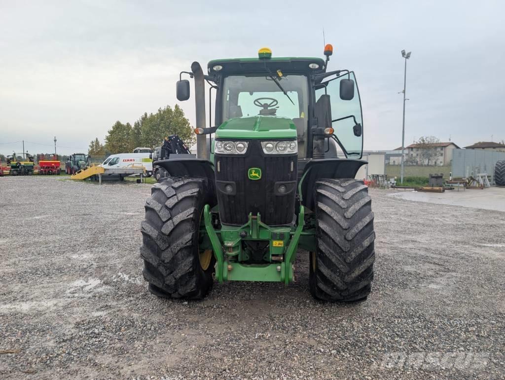 John Deere 7230 R Traktori