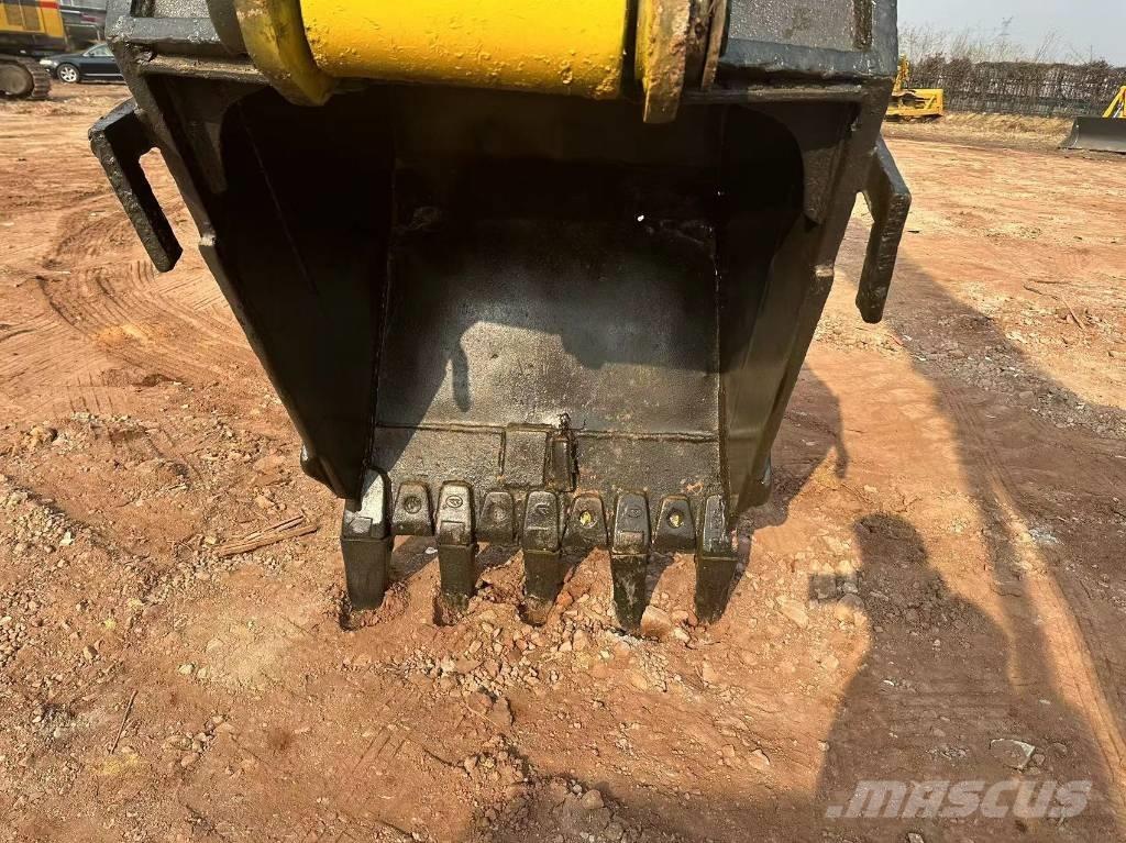 Komatsu PC 220 Bageri gusjeničari
