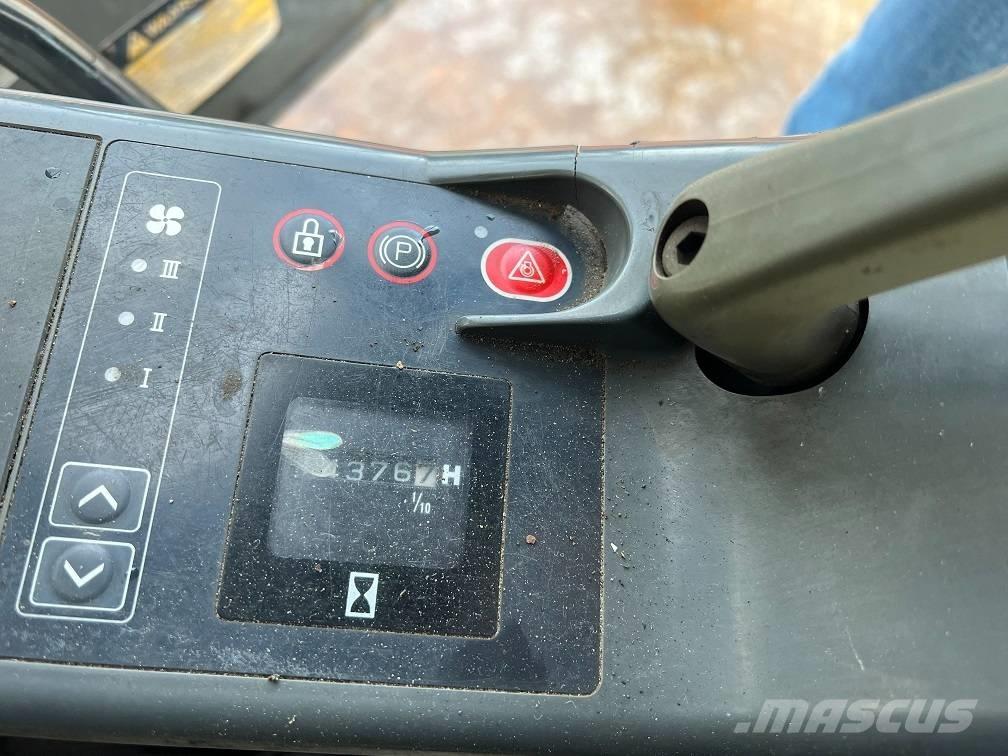 JCB JS 240 LC Bageri gusjeničari