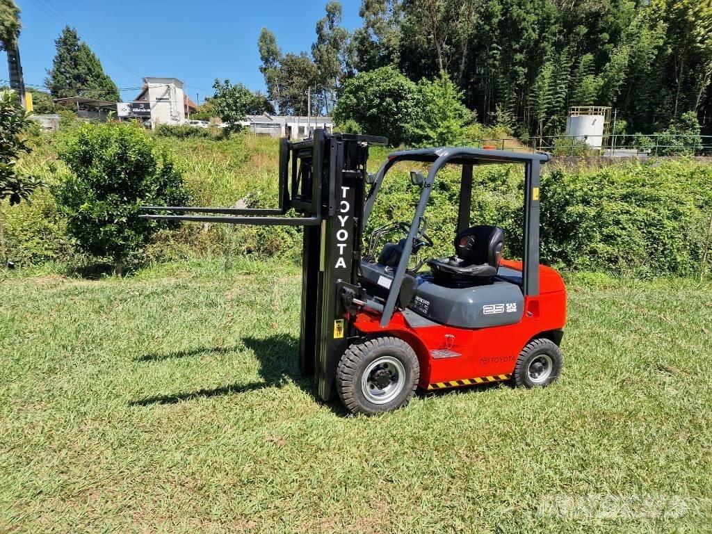 Toyota 25 Dizelski viličari
