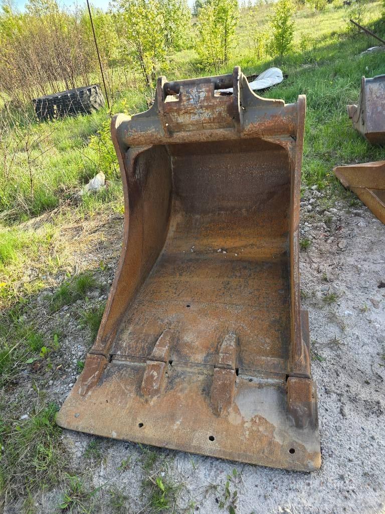 CAT 318 Bageri na kotačima