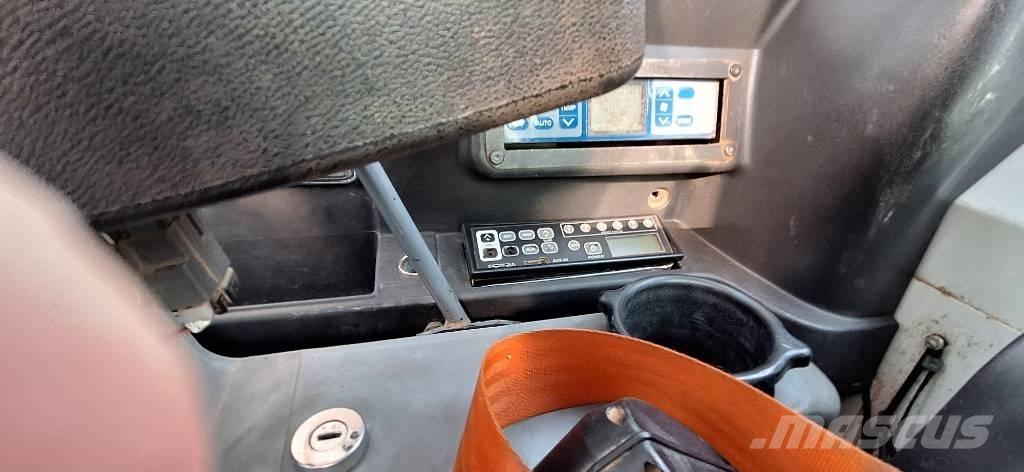 Takeuchi TB 295W Bageri na kotačima