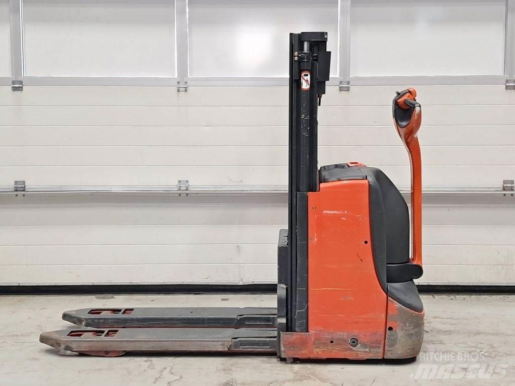 Linde D08 Ručni električni viličar