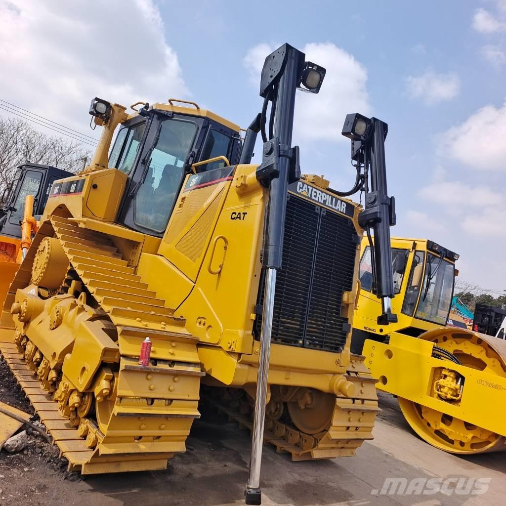 CAT D 8 T Buldožeri gusjeničari