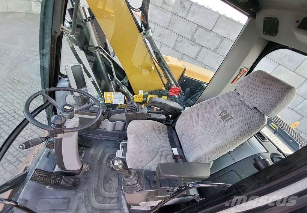 CAT M313 D Bageri na kotačima