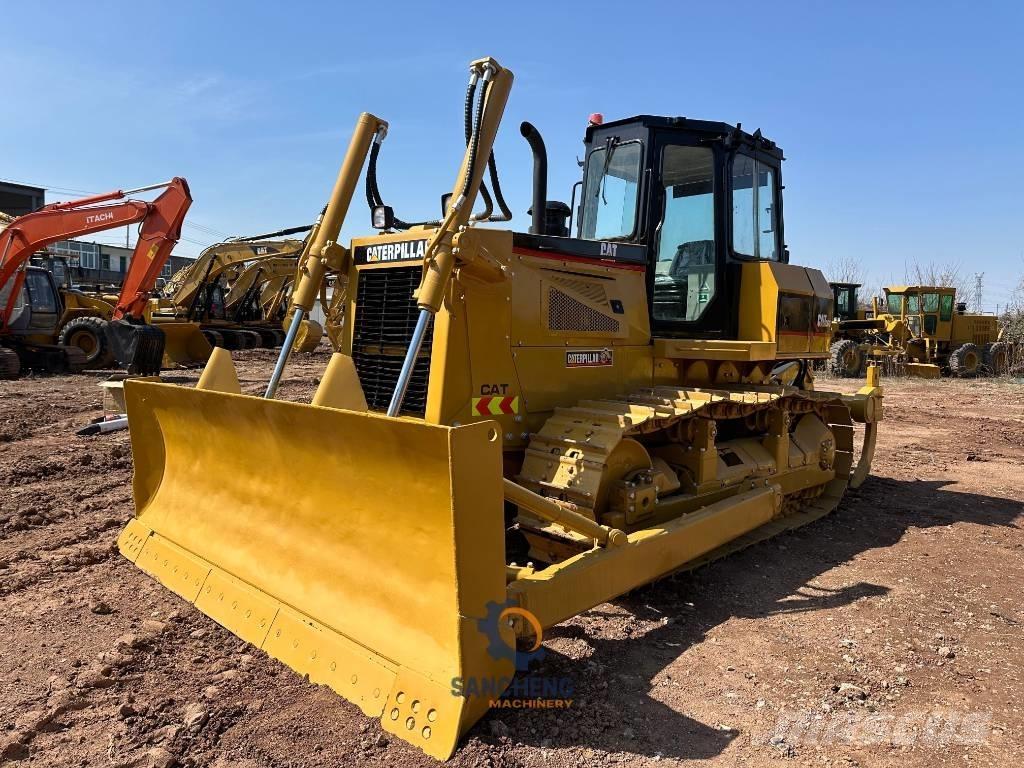 CAT D 6 G Buldožeri gusjeničari