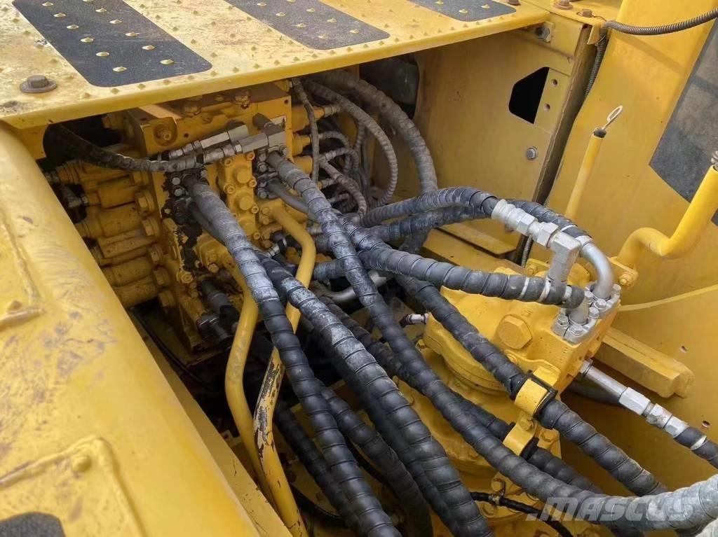 Komatsu pc 220 Bageri gusjeničari