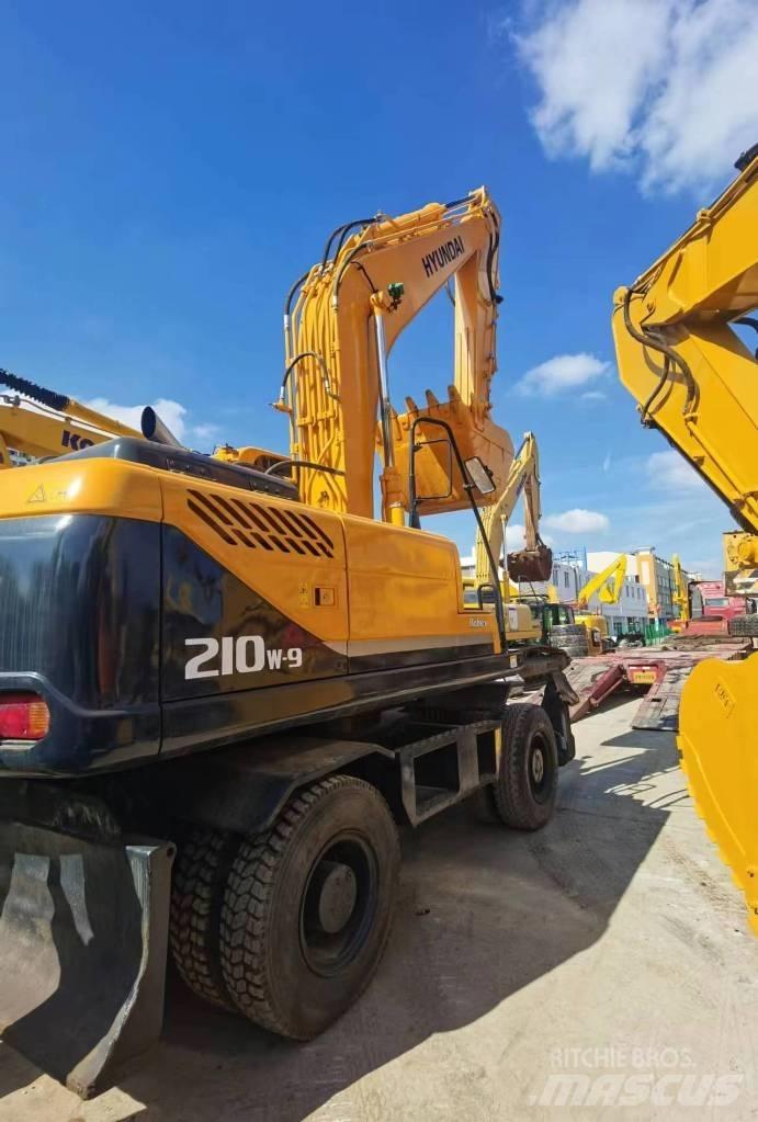 Hyundai R210W-9 Bageri na kotačima