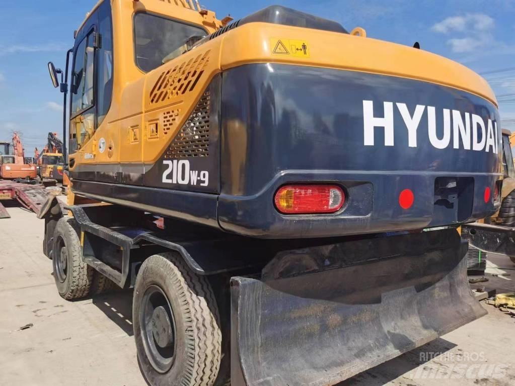 Hyundai R210W-9 Bageri na kotačima