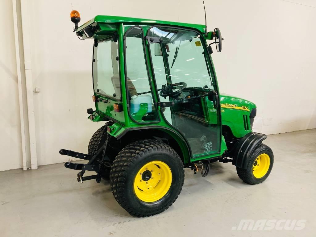 John Deere 2320 Kompaktni (mali) traktori