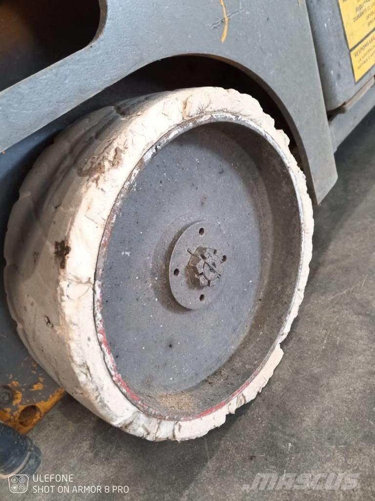 Haulotte Compact 10 Škaraste platforme