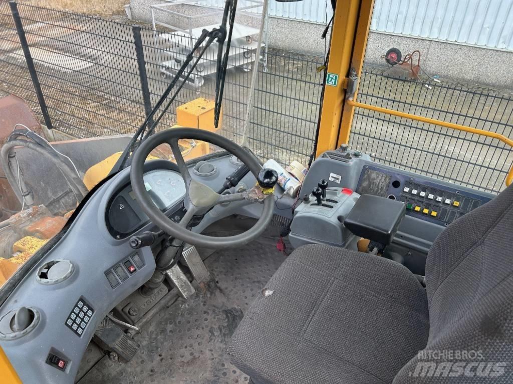 Volvo L 220 E Utovarivači na kotačima
