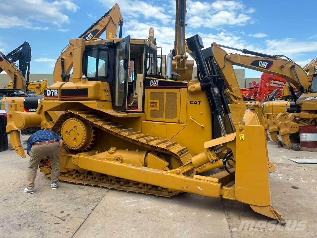 CAT D 7 R Buldožeri gusjeničari