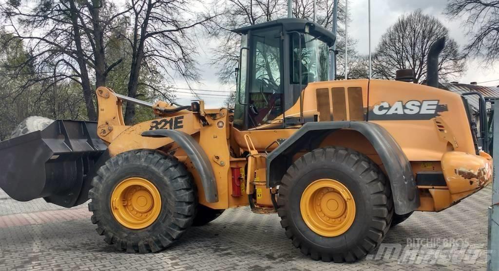 CASE 821 E Utovarivači na kotačima