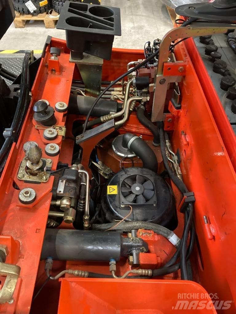 Linde E25/600/336 Viličar za uske prolaze