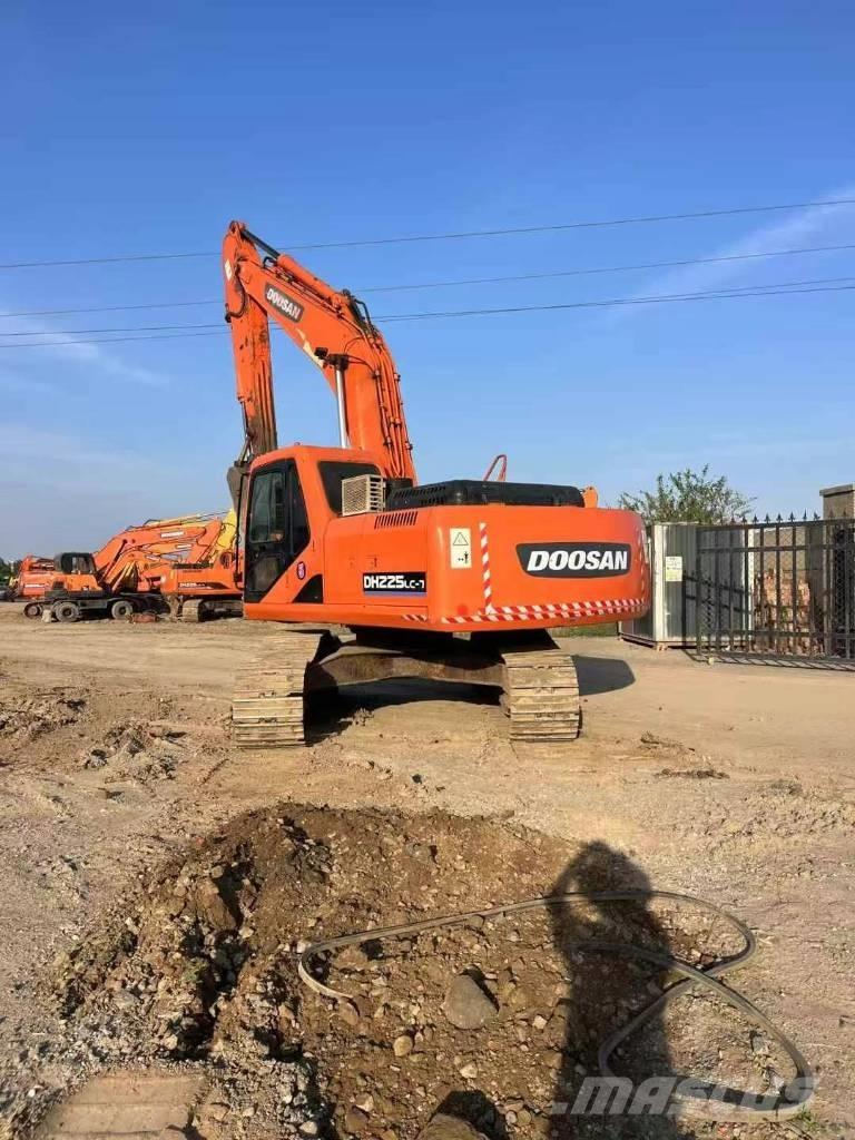 Doosan DH 225 LC-9 Bageri gusjeničari