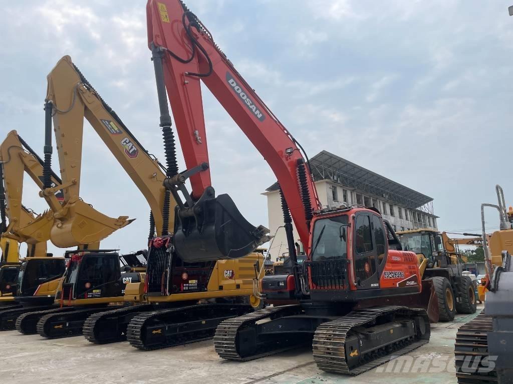 Doosan DX 225 LCA Bageri gusjeničari