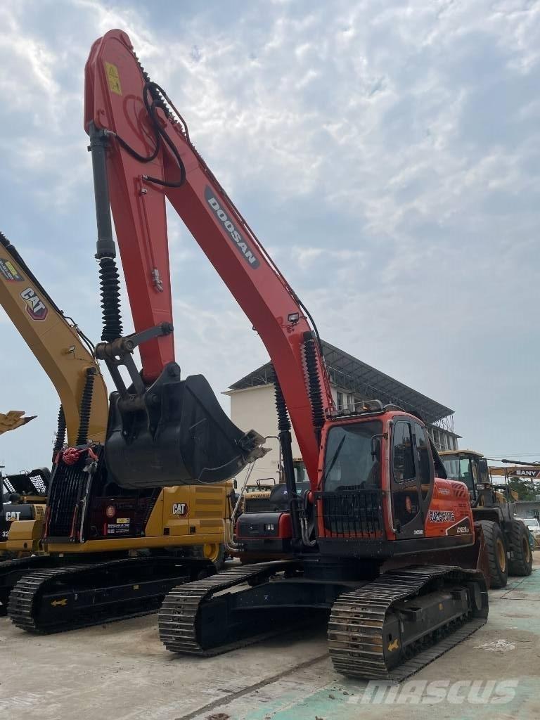 Doosan DX 225 LCA Bageri gusjeničari