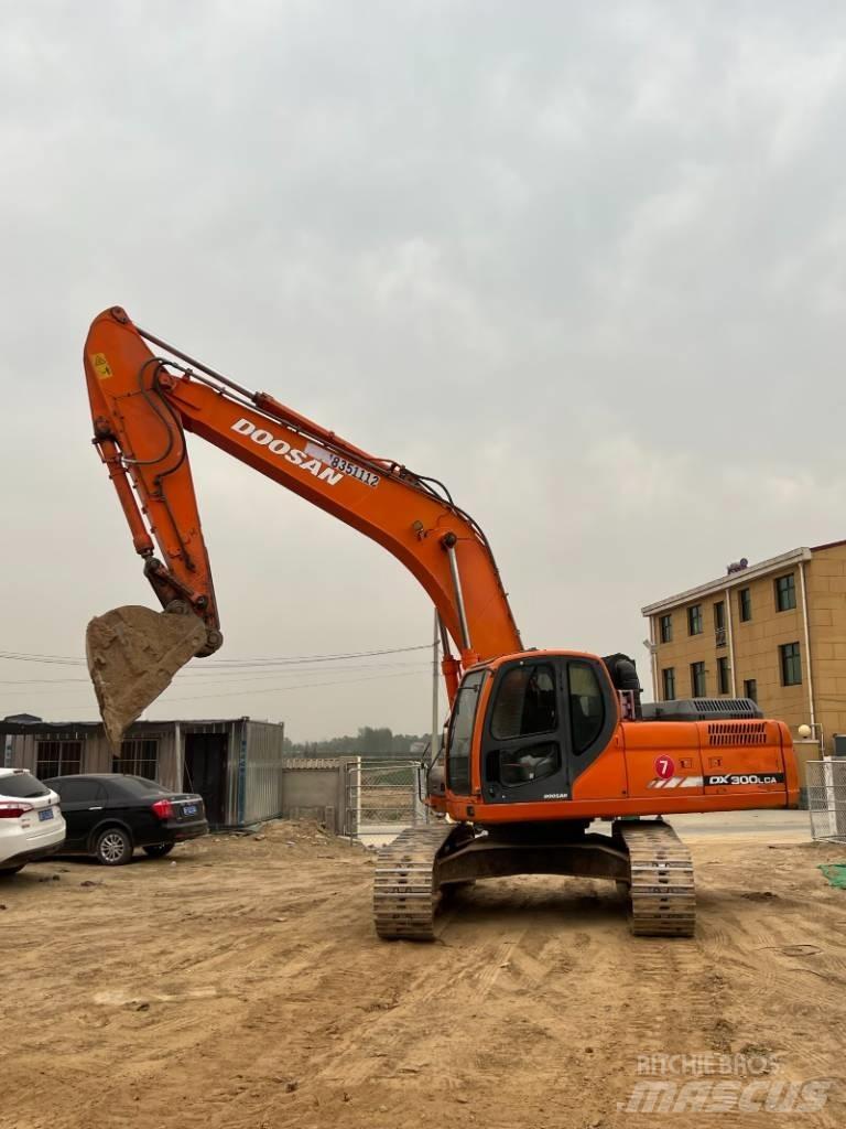Doosan DX300LCA Bageri gusjeničari