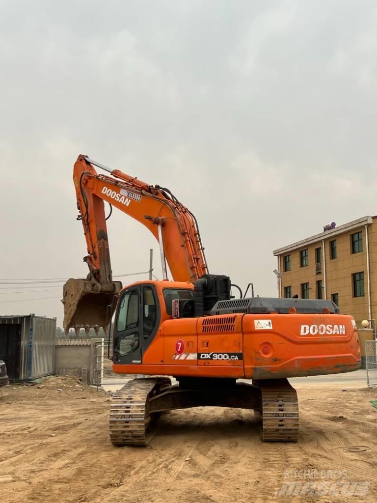 Doosan DX300LCA Bageri gusjeničari
