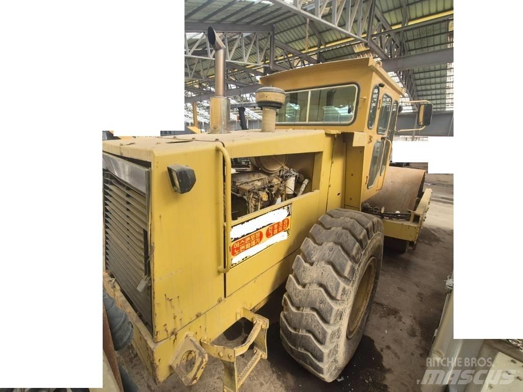 CAT CS 563 Valjci sa dvojnim bubnjem