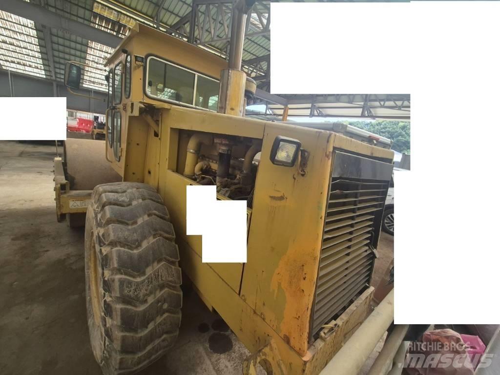 CAT CS 563 Valjci sa dvojnim bubnjem
