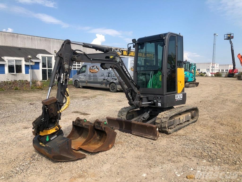 Volvo ECR 25 D Mini bageri <7t