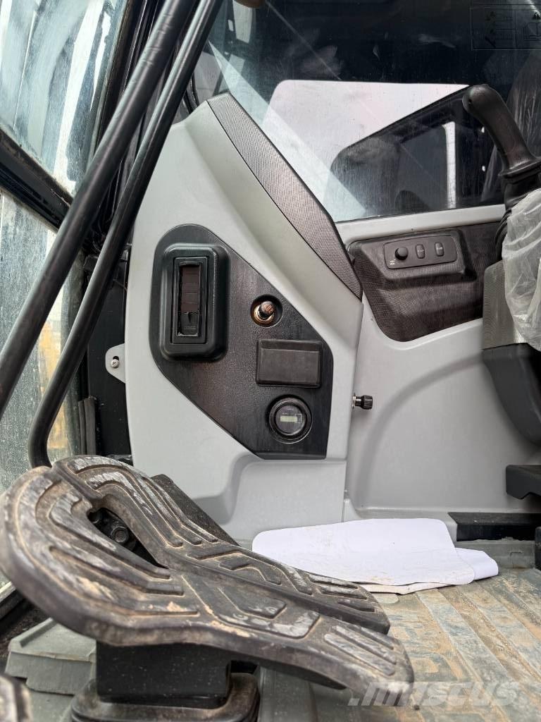 Hyundai HX 220 Bageri gusjeničari