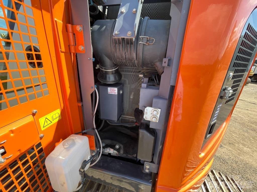 Hitachi ZX 135 US-6 Bageri gusjeničari