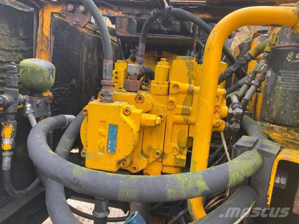 JCB JS 130 Bageri gusjeničari