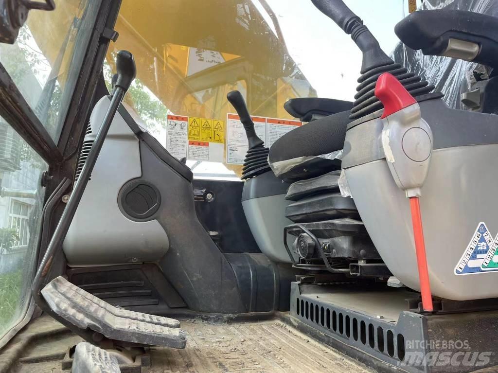 Komatsu PC 200-8 Bageri gusjeničari