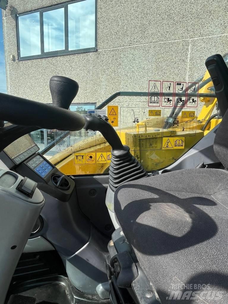 Komatsu PW98MR-10 Bageri na kotačima