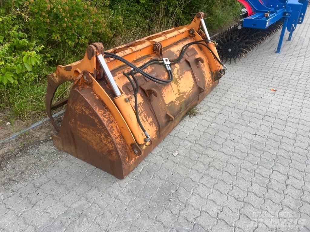  Skovl  med overfald Priključci za prednji utovarivač