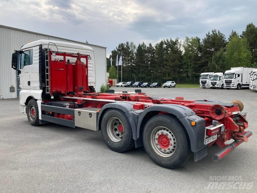 MAN TGX 26.500 6X2 Rol kiper kamioni s kukama za dizanje