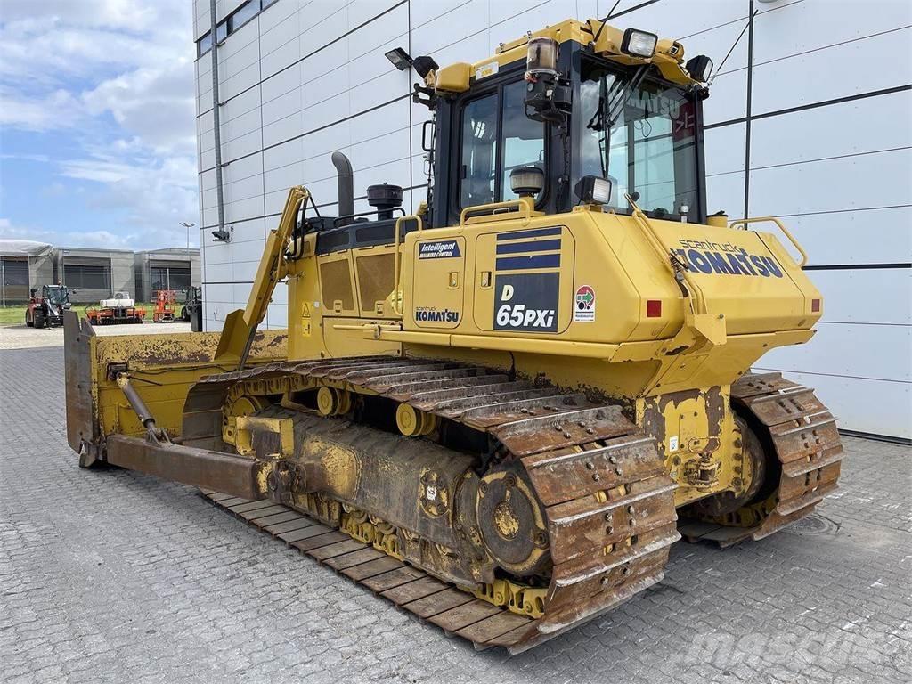 Komatsu D65PXI-18 Buldožeri gusjeničari
