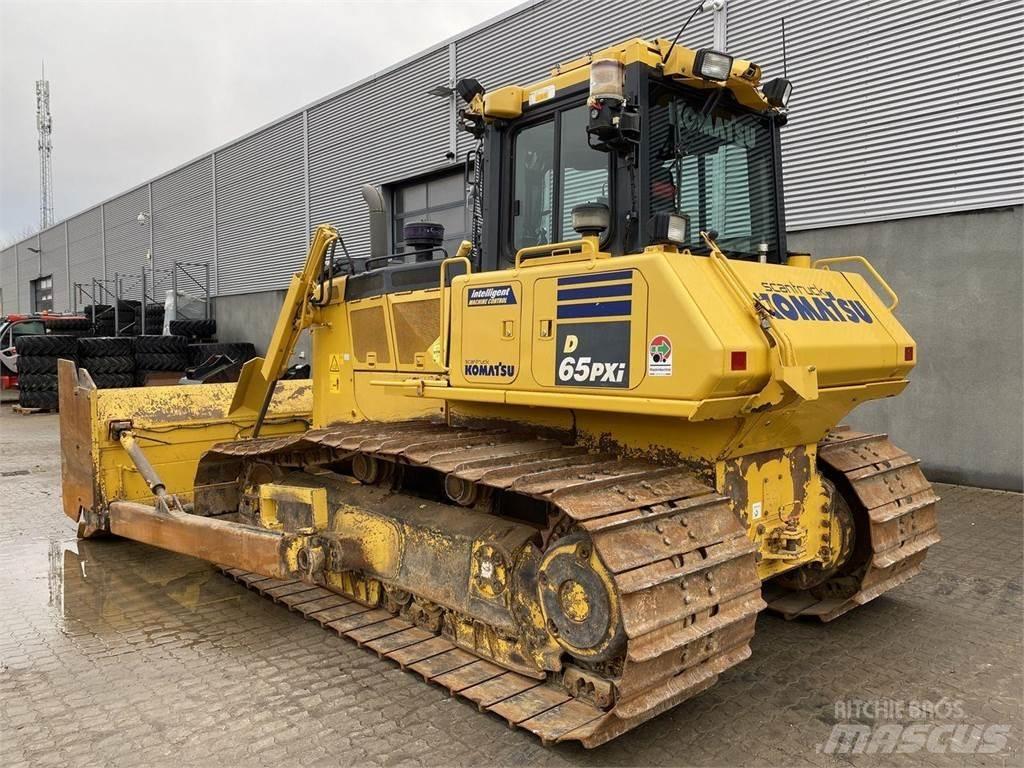 Komatsu D65PXI-18 Buldožeri gusjeničari