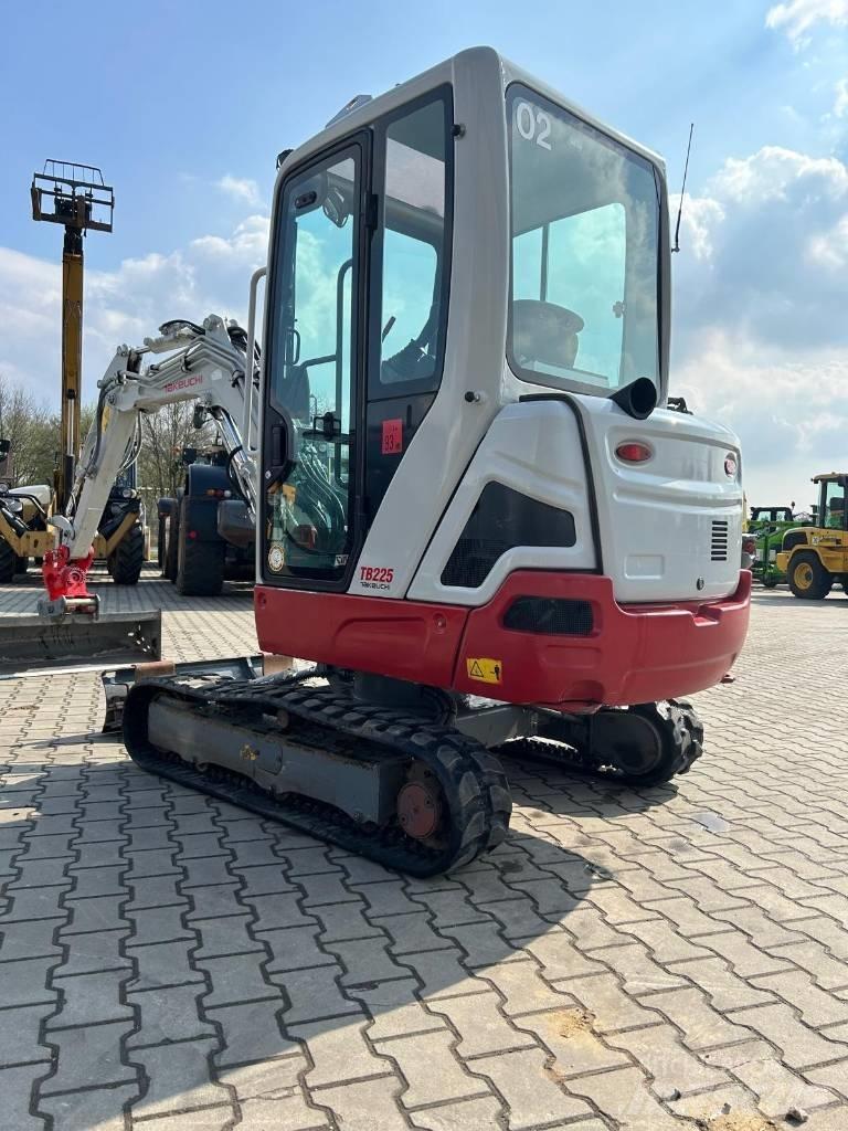 Takeuchi TB 225 Mini bageri <7t