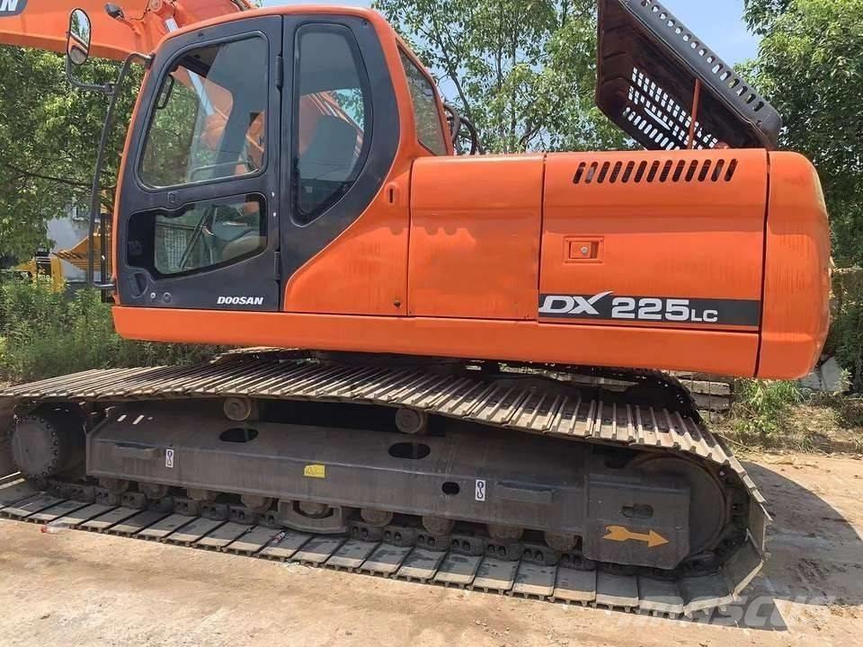 Doosan dx225 Bageri gusjeničari