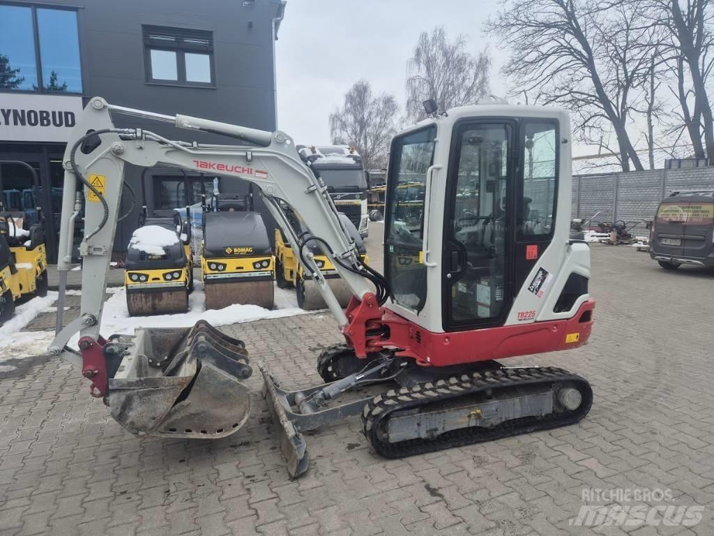 Takeuchi TB 225 Mini bageri <7t