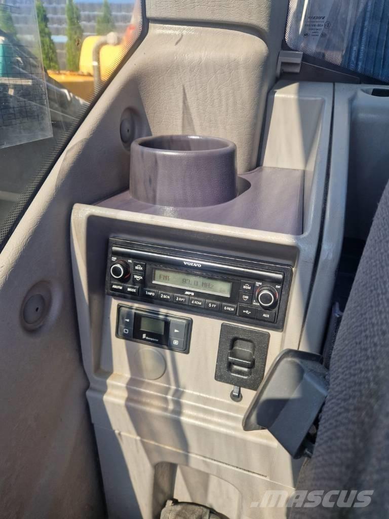 Volvo EW 210 D Bageri za manipuliranje materijalom / otpadom