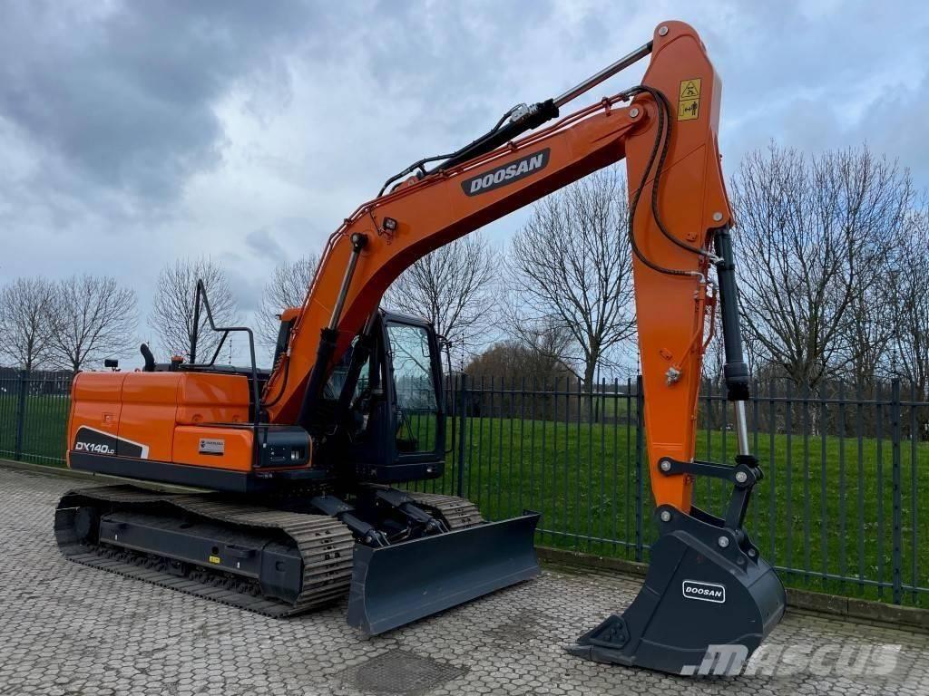 Doosan dx140w Bageri na kotačima